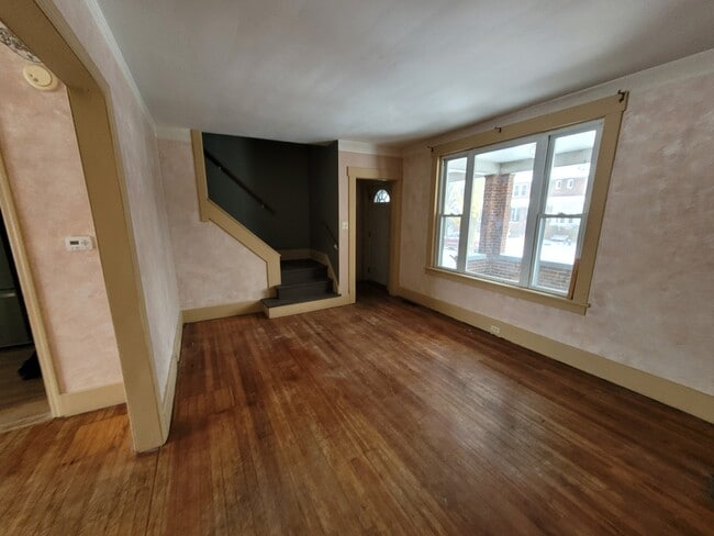 Building Photo - 857 Newton Ave