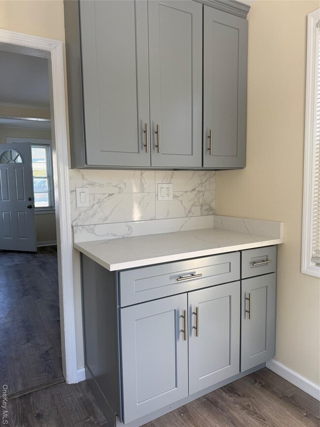 Building Photo - 6 Bayberry Ln