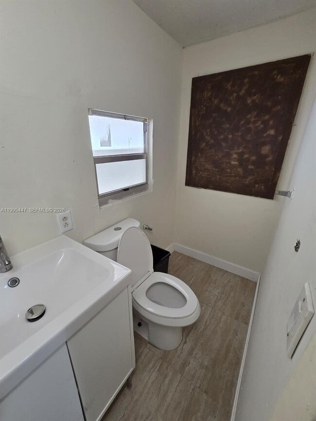 Building Photo - 1420 SW 129th Ct