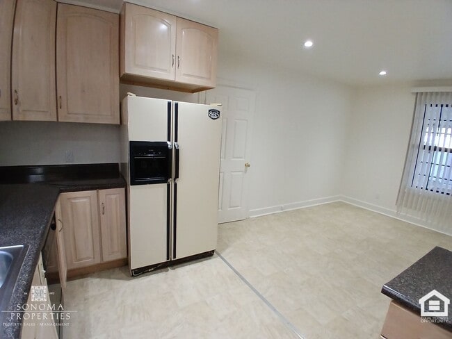 Building Photo - Updated 3 Bedroom Glen Ellen Home, Available Now!