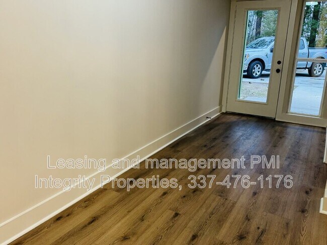 Building Photo - 136 Greentree Dr