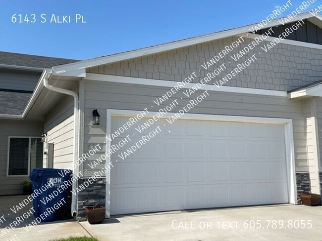 Building Photo - 6143 S Alki Pl
