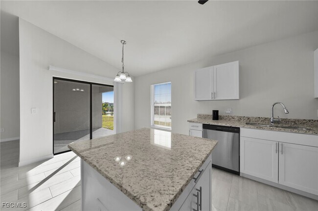 Building Photo - 1106 NE 11th Ave