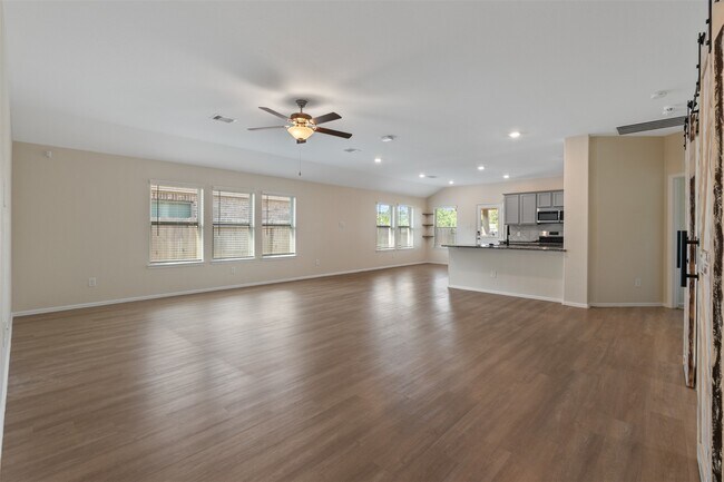 Building Photo - 323 Jewett Meadow Dr