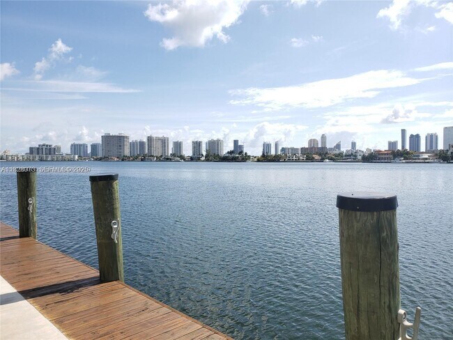 Building Photo - 16570 NE 26th Ave