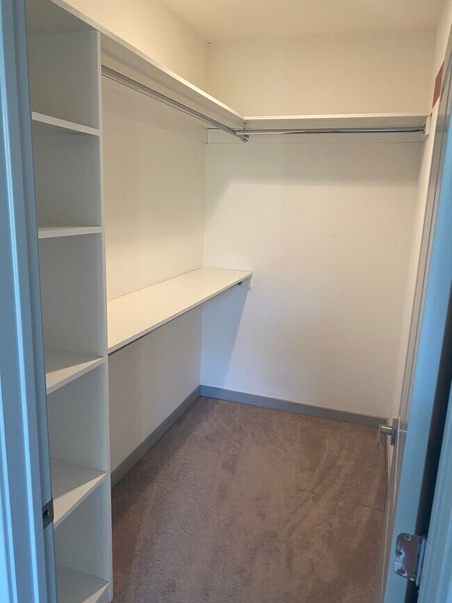 Building Photo - 1008 N Monterey St