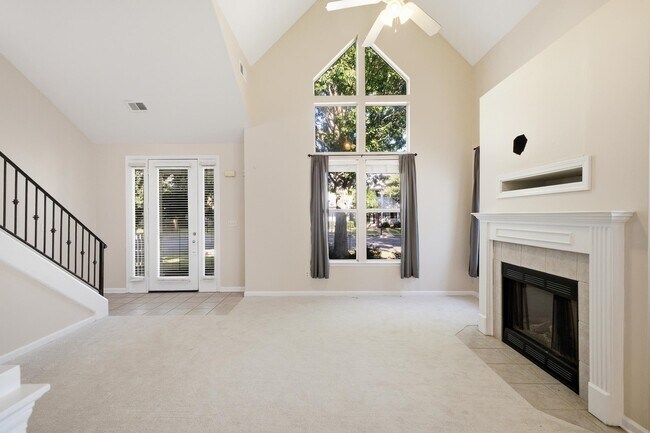 Building Photo - 1277 Island Pl E