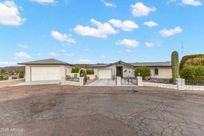 Building Photo - 322 N Cleopatra St