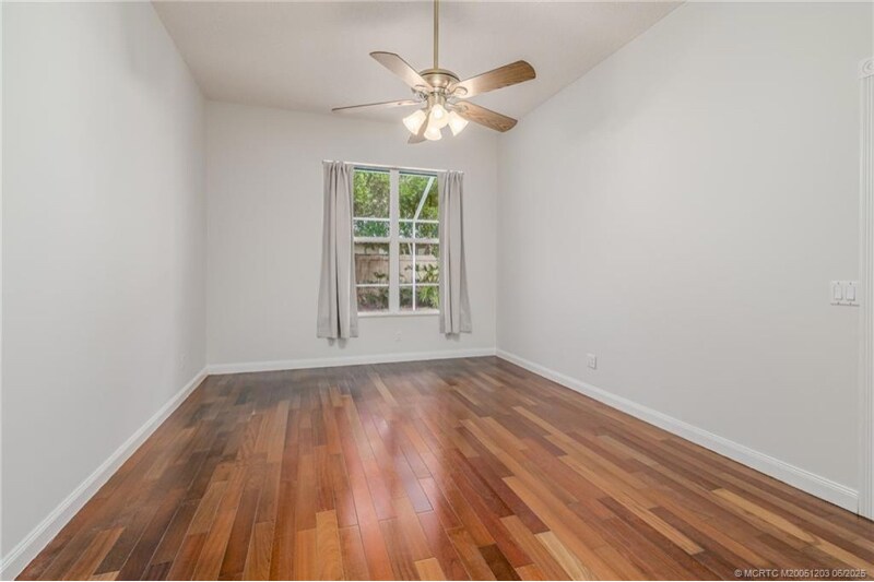 Building Photo - 2102 SW Mayflower Dr