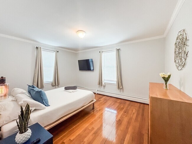 Building Photo - 65-67-67 St James Cir