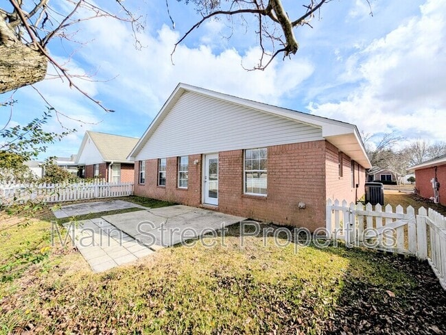 Building Photo - 28 Easton St