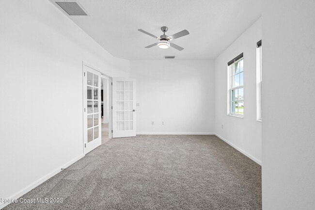 Building Photo - 285 Loymer Cir