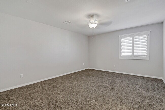 Building Photo - 261 Emerald Sun Dr