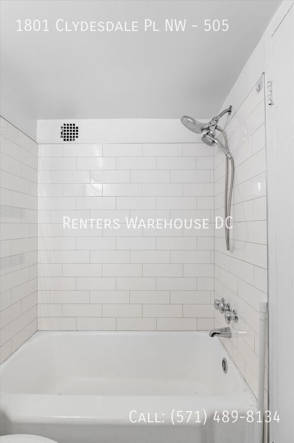 Building Photo - 1801 Clydesdale Pl NW