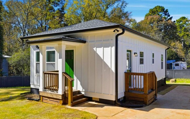 Building Photo - NEW CONSTRUCTION! AVAILABLE MARCH 15, 2026