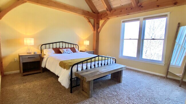 1 Queen bed - 7 Silo Ln