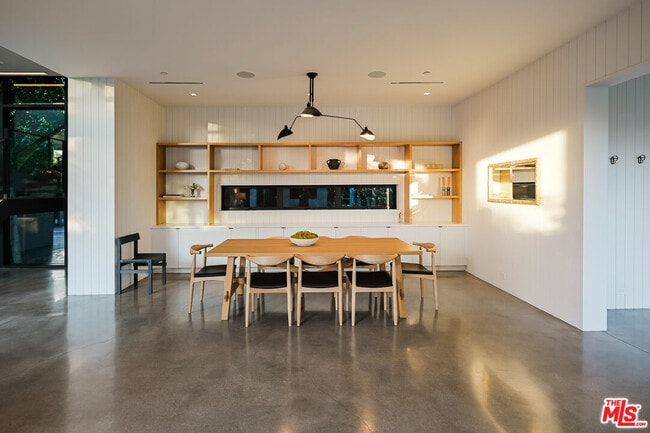 Building Photo - 901 Flower Ave