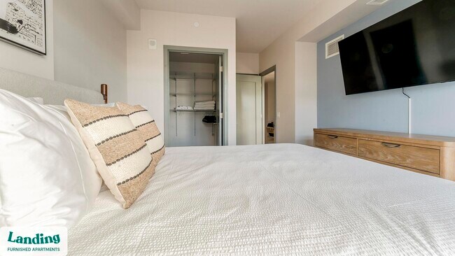 Building Photo - 350 Maple Dr SW