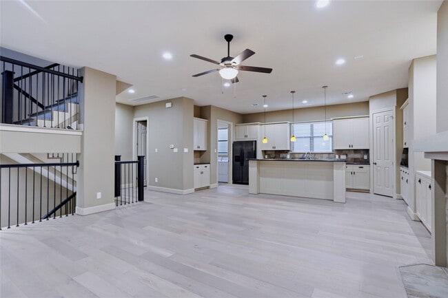 Building Photo - 1603 W 14th St