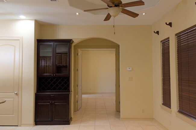 Building Photo - 10614 Kirby Dr