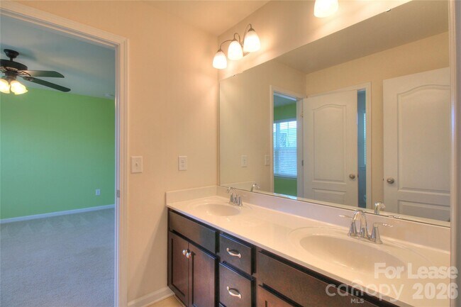 Building Photo - 4008 Silverwood Dr