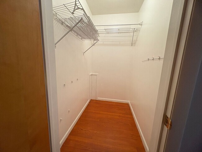 Building Photo - 4 Bedroom Single Family Home Available in ...
