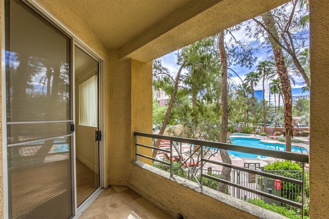 Building Photo - 260 E Flamingo Rd