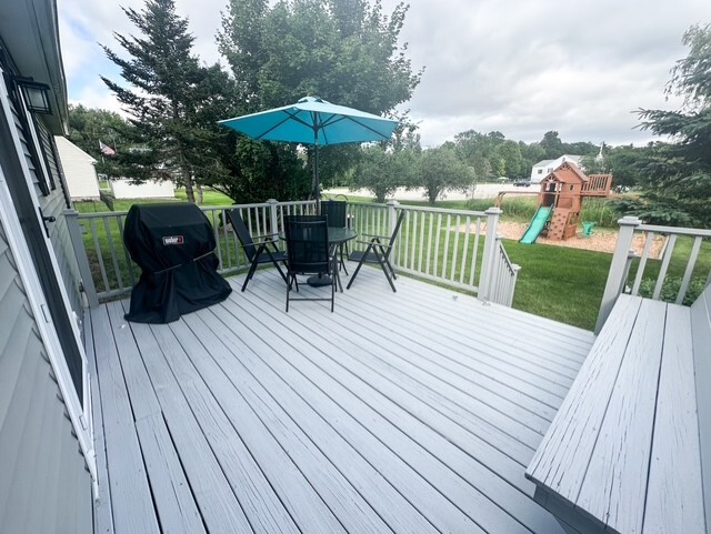 Back Deck - 5 Horseshoe Ln