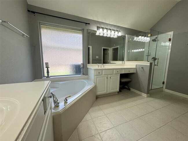 Building Photo - 5822 Pinellas Park Ct