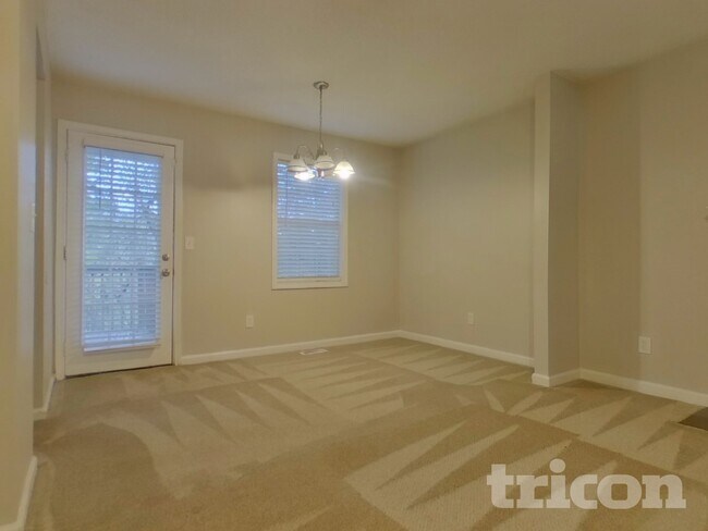 Building Photo - 238 Hampton Dr