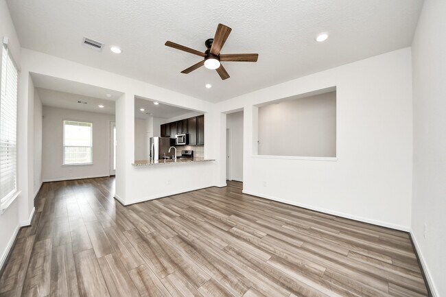 Building Photo - 22830 Brisbee Ln