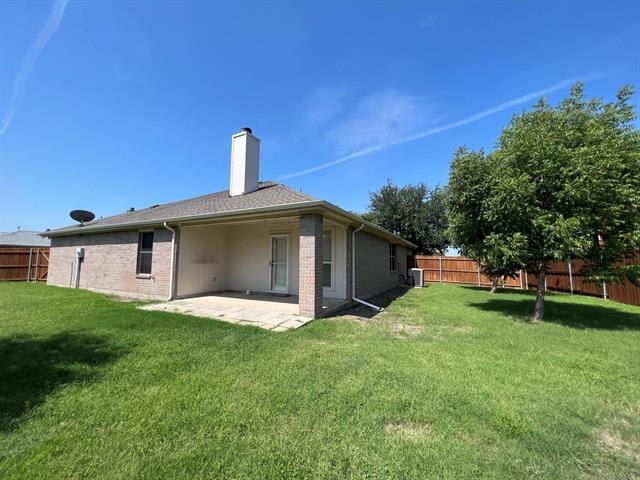 Building Photo - 1234 Iowa Rd