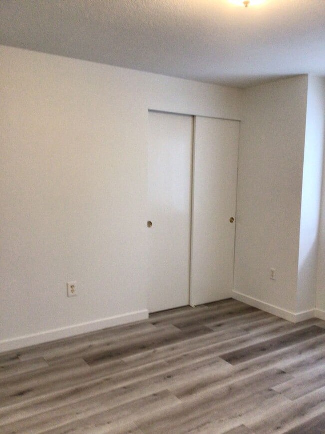 Building Photo - Washougal 2 Bedroom Townhome