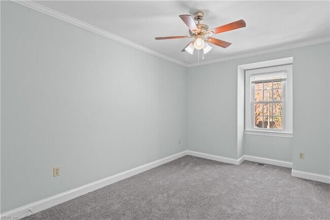 Building Photo - 345 Middle Oaks Dr