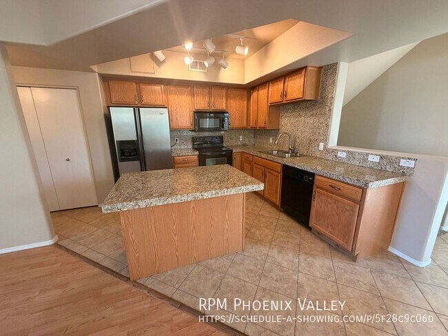 Building Photo - 3250 W Greenway Rd