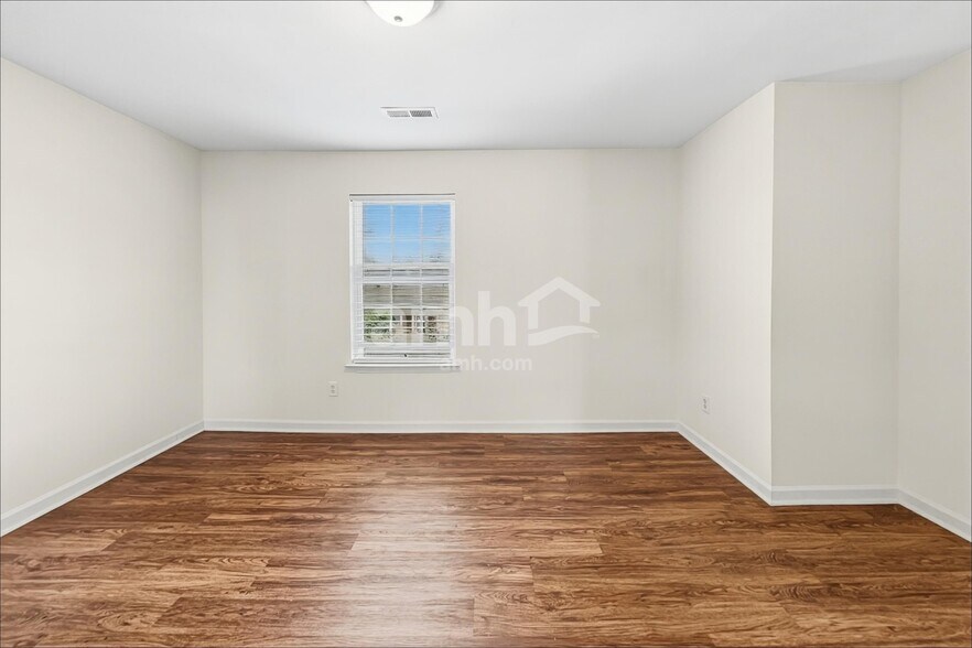Building Photo - 117 Rock Glen Court