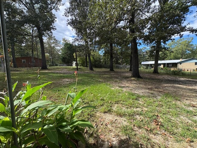 Building Photo - 2 Bedrooms- 1 Bathroom- House in Centre, AL!