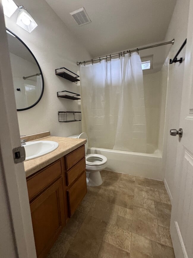 Building Photo - 6515 Butte St