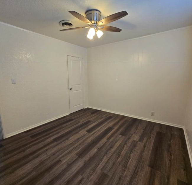 Building Photo - New flooring and paint throughout!