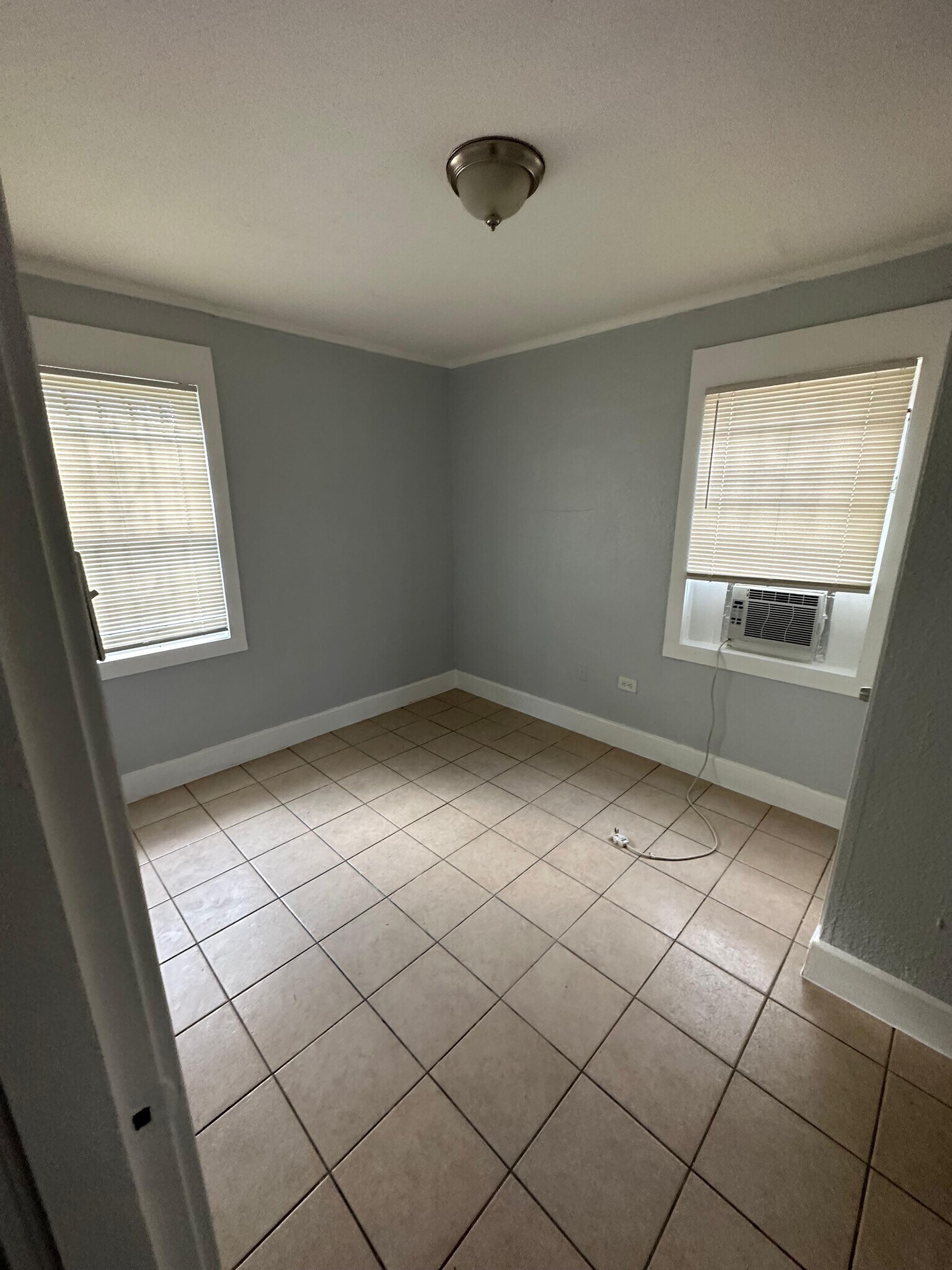 Building Photo - 2534 Moncrief Rd