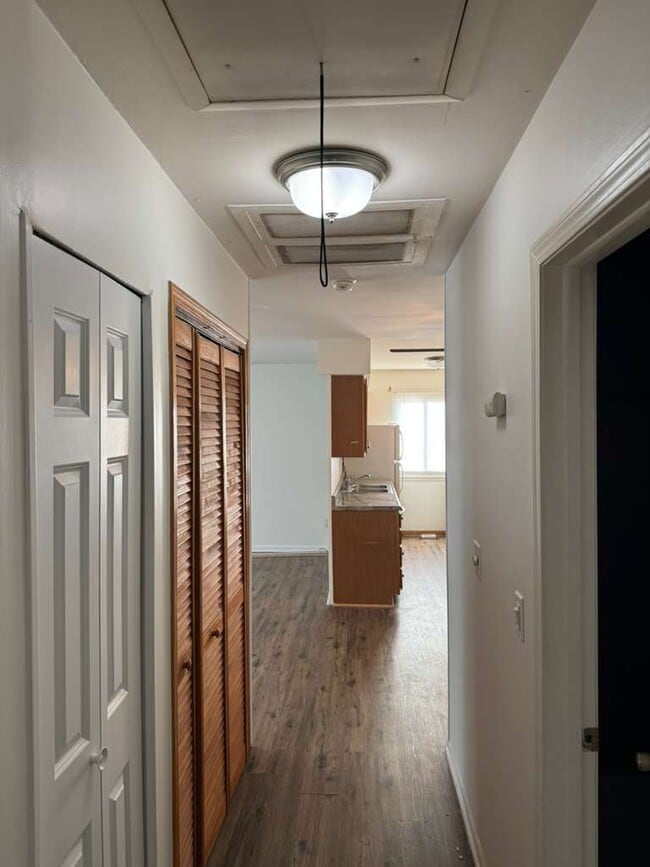 Building Photo - 1485 Quaker Ln