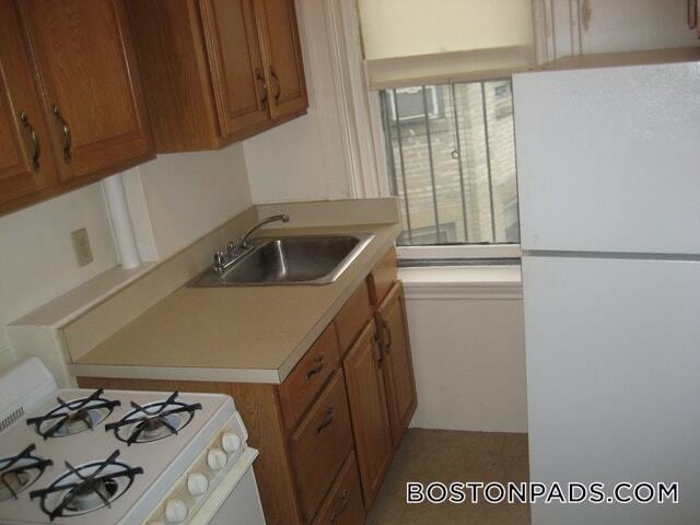 Building Photo - 137 Park Dr