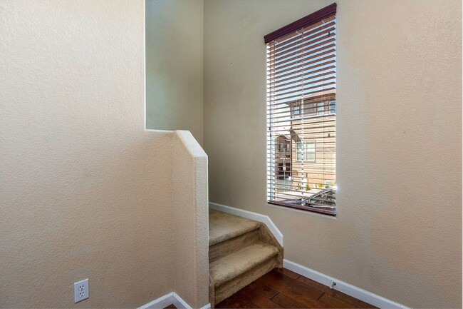 Building Photo - Townhome in the N/E Area for Rent