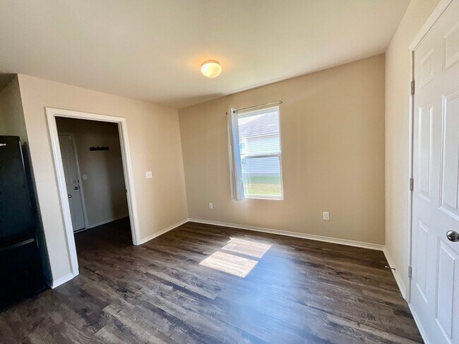 Building Photo - 4401 Olympic Dr