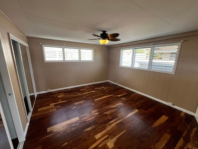 Building Photo - Renovated 6 Bedroom, 3.5 Bath Home with 2 Garages in Aina Haina