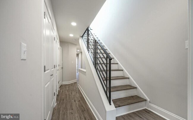 Building Photo - 1702 N Gratz St