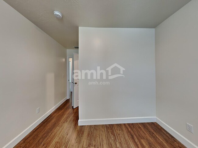 Building Photo - 825 W Grover Ct