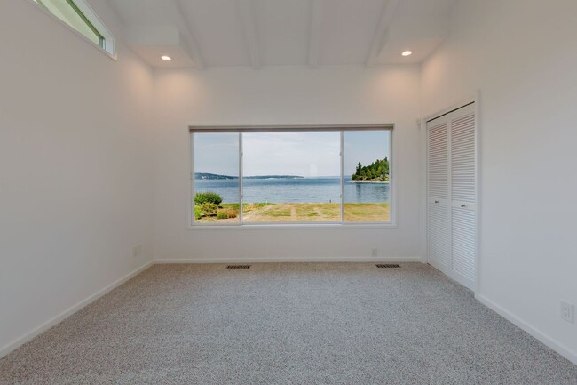 Building Photo - Low Bank Waterfront New Remodel on Huge Lot