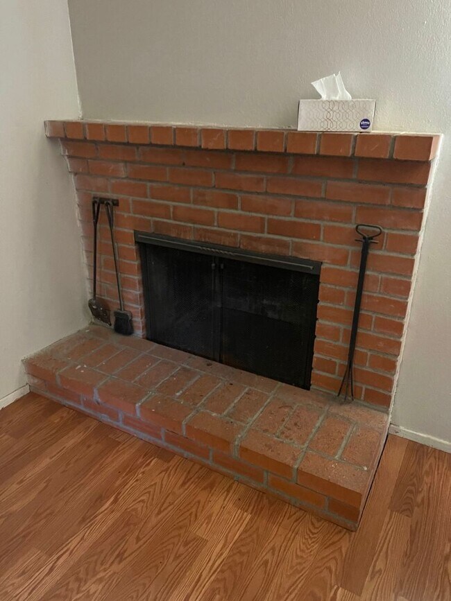 Building Photo - 5 Bedroom, 3 Bath Home in East Davis-$500 Off 1st Month's Rent