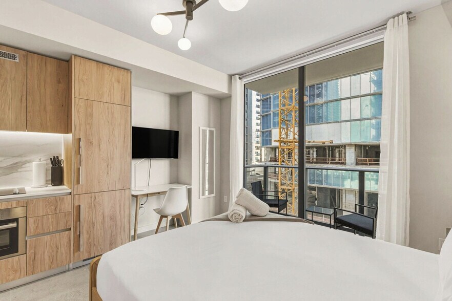 Building Photo - 11 NE 6th St